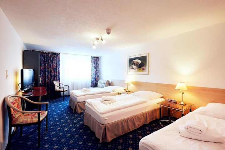Room 9 of 18