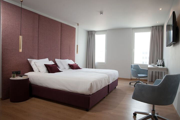 Room 3 of 37