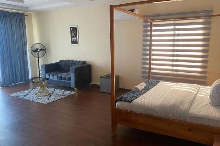 Room 2 of 39