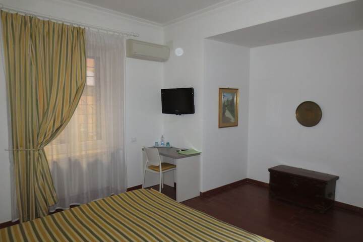 Room 6 of 37