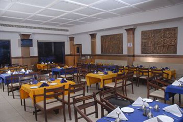 Dining 42 of 50