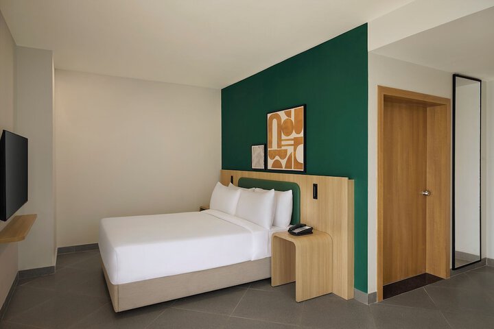 Room 12 of 25