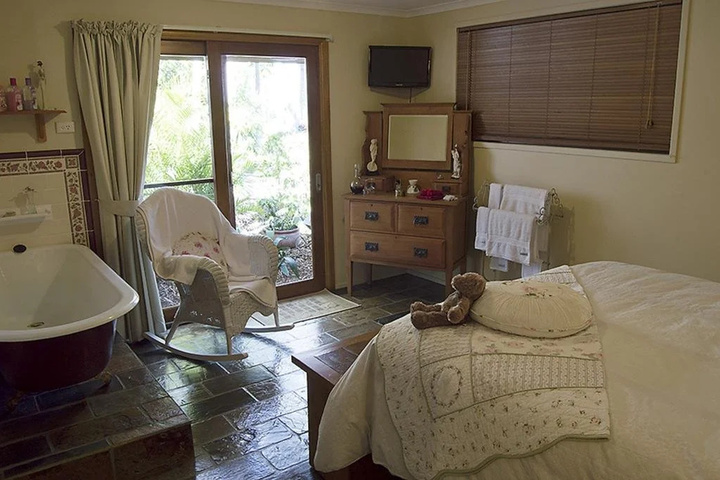 Room 4 of 11