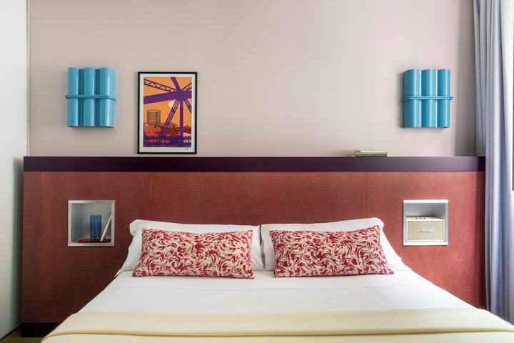 Room 28 of 83