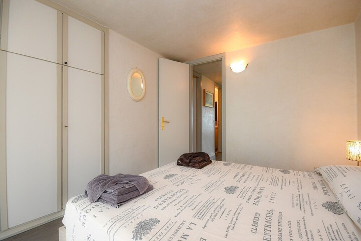 Room 4 of 30