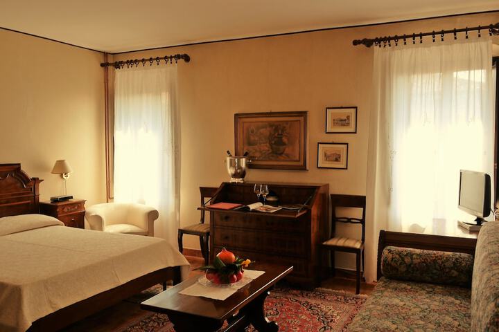 Room 13 of 22