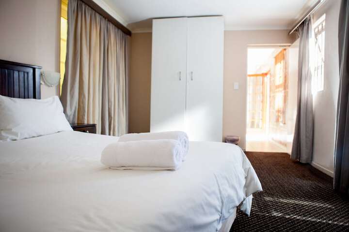 Room 4 of 28