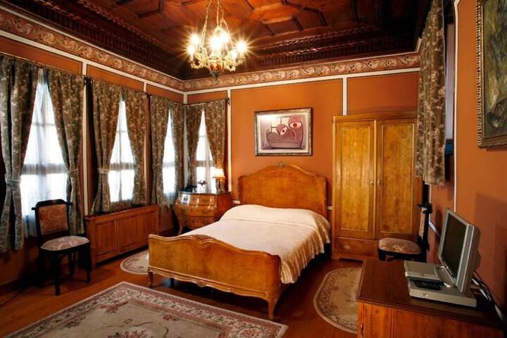 Room 3 of 79