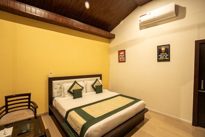 Room 13 of 33