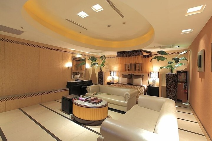 Room 14 of 68