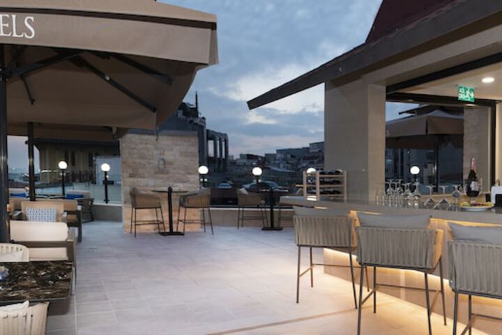 Terrace/Patio 74 of 76