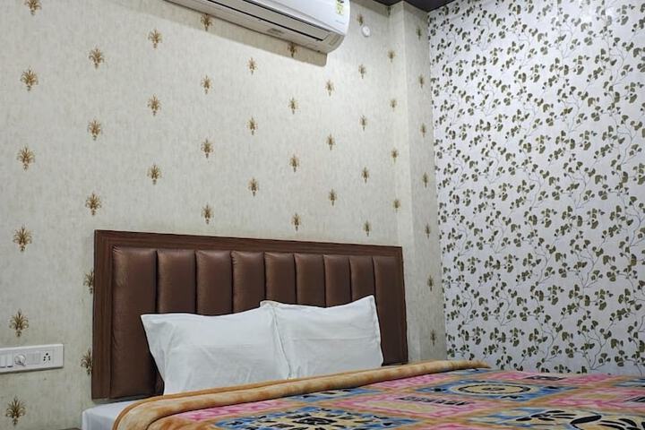 Room 9 of 30