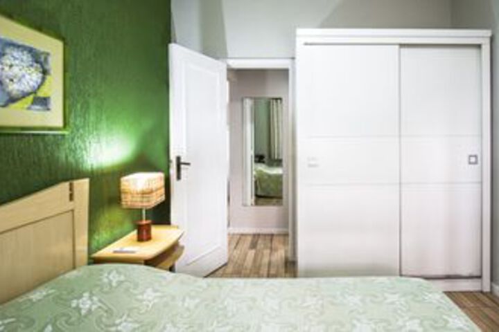 Room 6 of 14