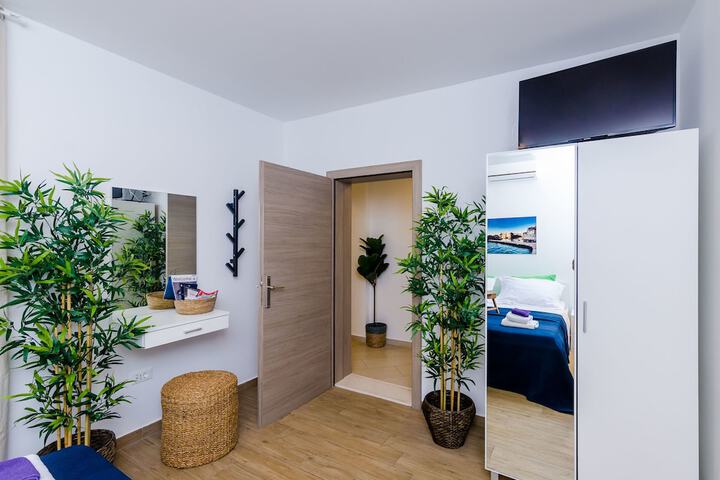Room 25 of 52
