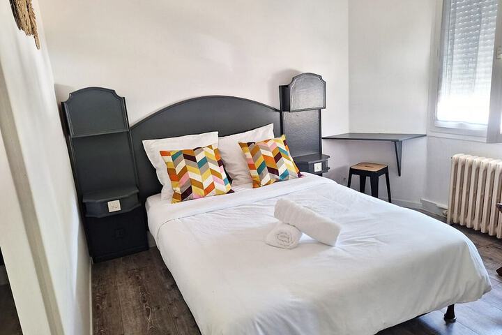 Room 4 of 18