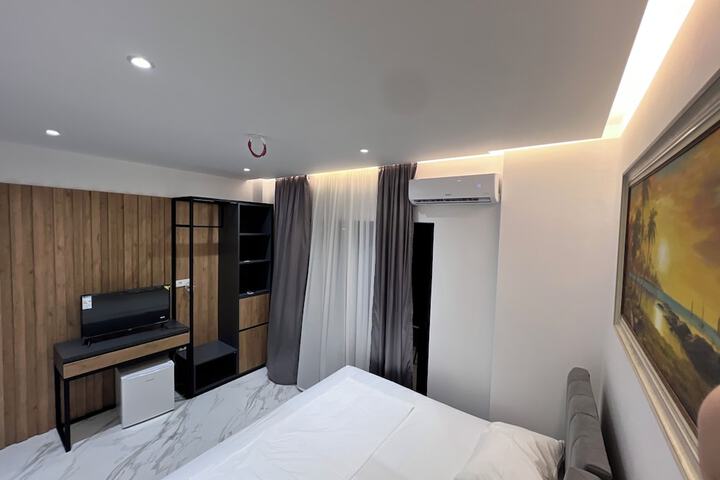 Room 6 of 30