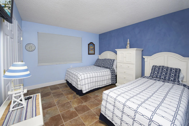 Room 8 of 10