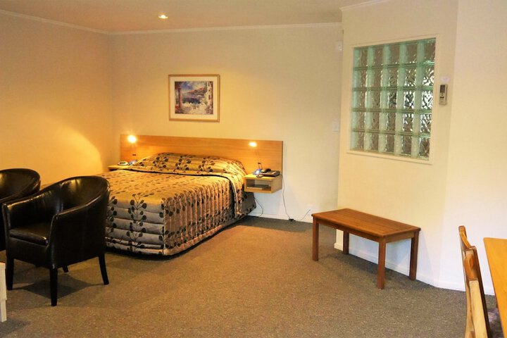 Room 6 of 38
