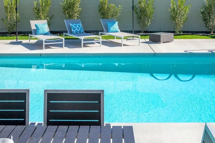Pool 13 of 27