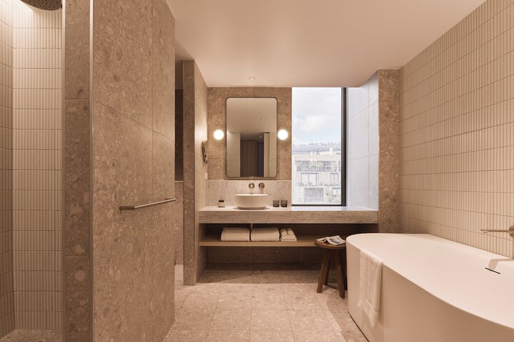 Room 52 of 80