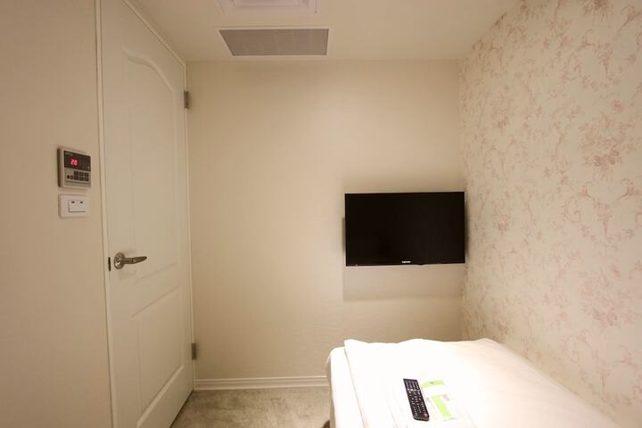 Room 15 of 80