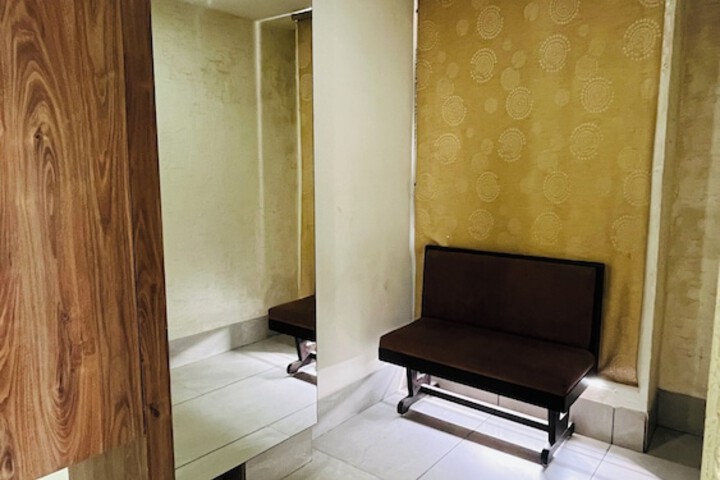 Room 34 of 84