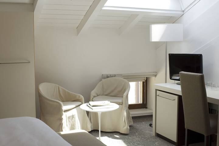 Room 3 of 39
