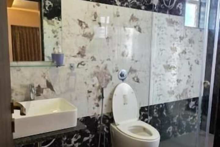 Room 12 of 15