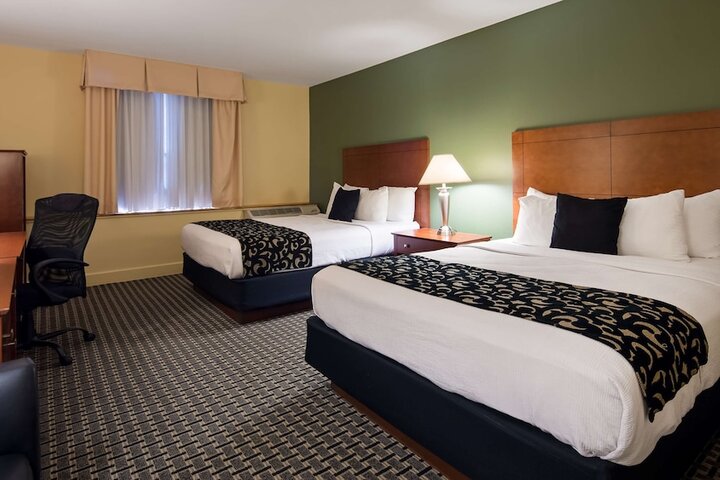 1 Queen Bed (31 of 31)