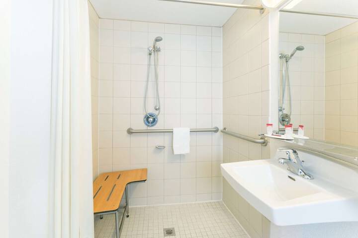 2 Queen Beds Accessible (7 of 17)