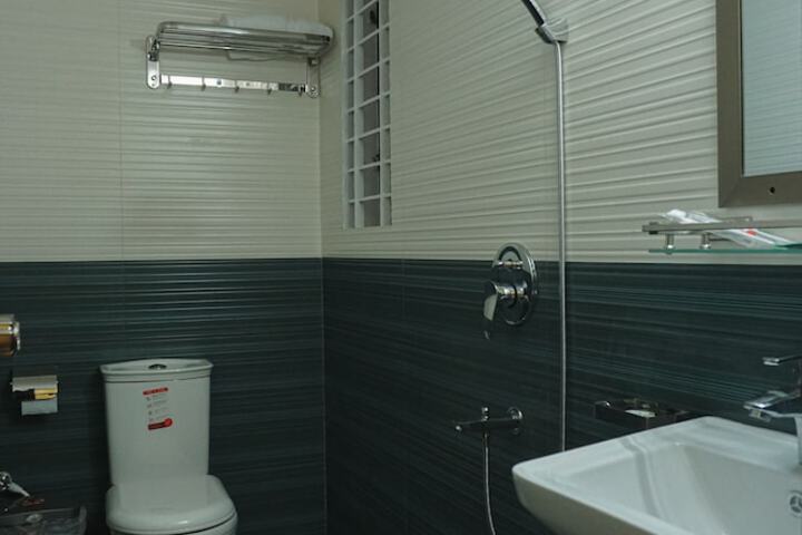 Room 12 of 16