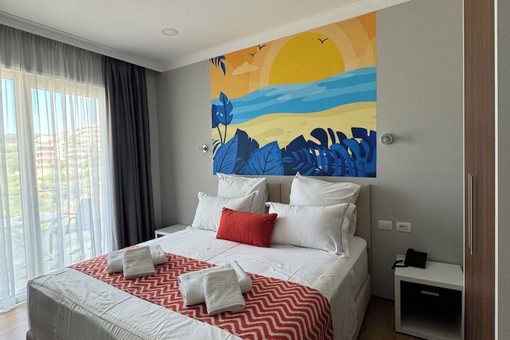 Room 52 of 191
