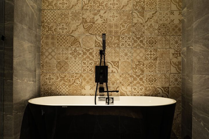 Deep soaking bathtub