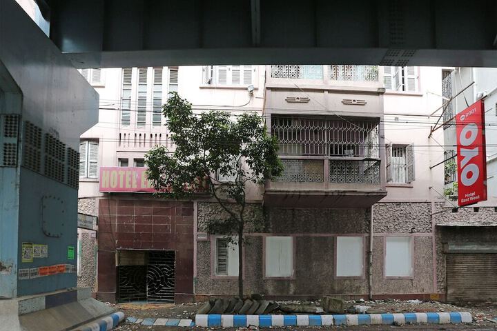 OYO 9001 HOTEL EAST WEST