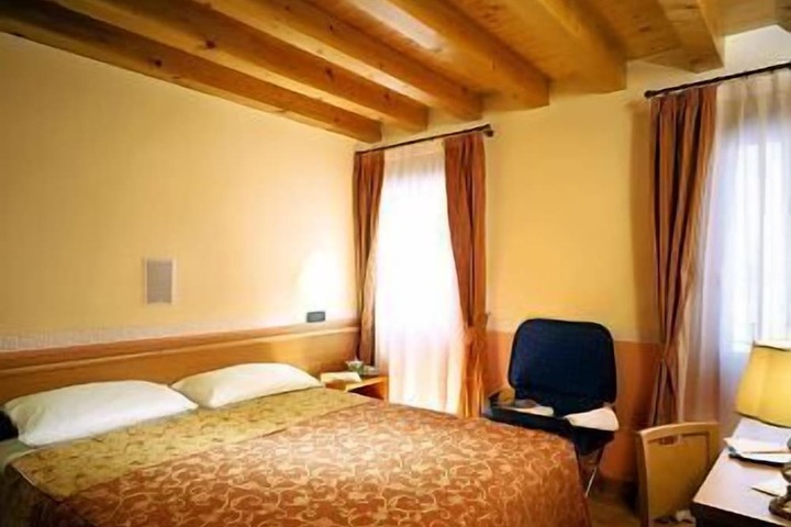 Room 17 of 52