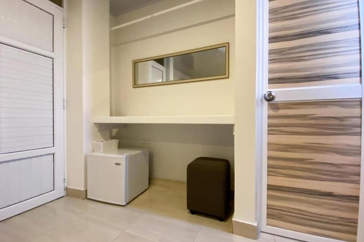 Room 7 of 18