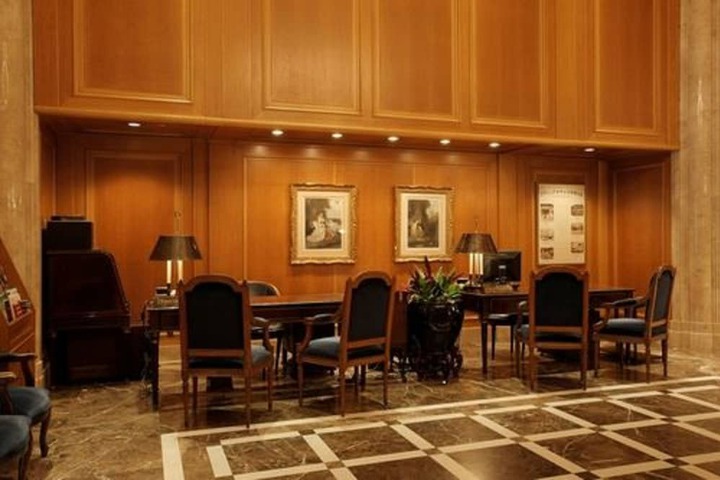 Concierge desk