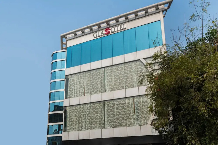 OYO 10614 HOTEL GLASSOTEL