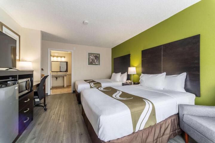 2 Double Beds (15 of 18)