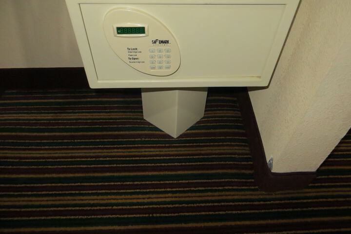 Quadruple Accessible Queen Size Bed (8 of 11)