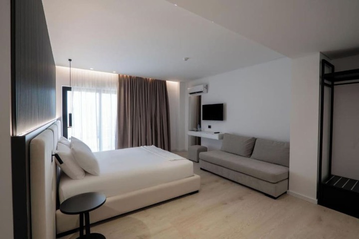 Room 49 of 100