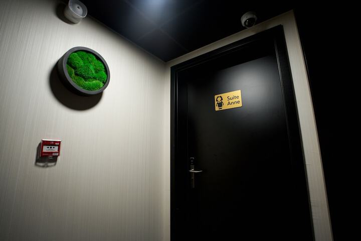 Room 30 of 94