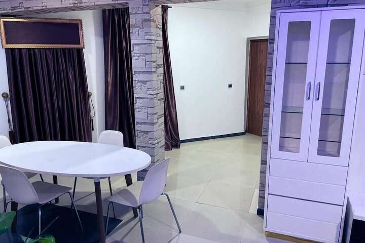 Room 10 of 24