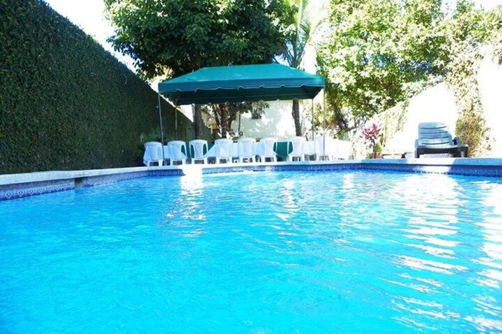 Pool 21 of 34
