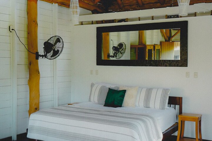 Room 2 of 32