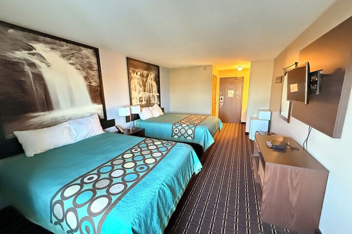 Standard Queen Bed Accessible (14 of 18)