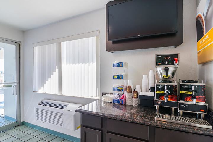 Breakfast/Coffee Service 29 of 33