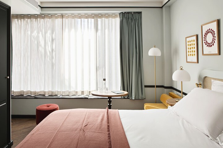 Room 3 of 37