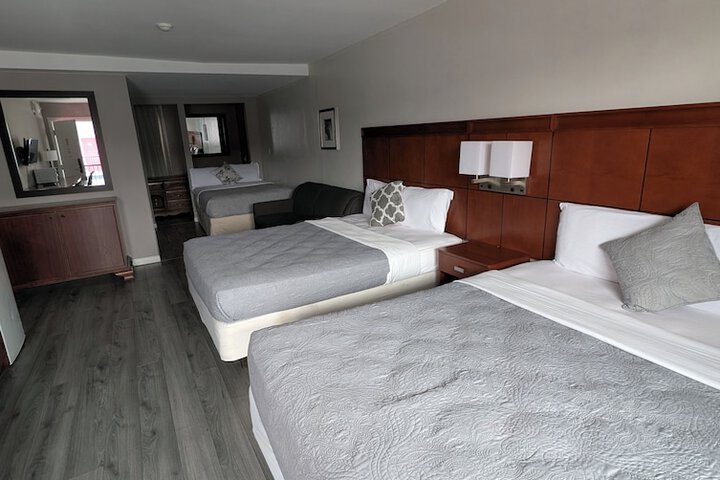 Family Room 2 Queen Beds (4 of 9)