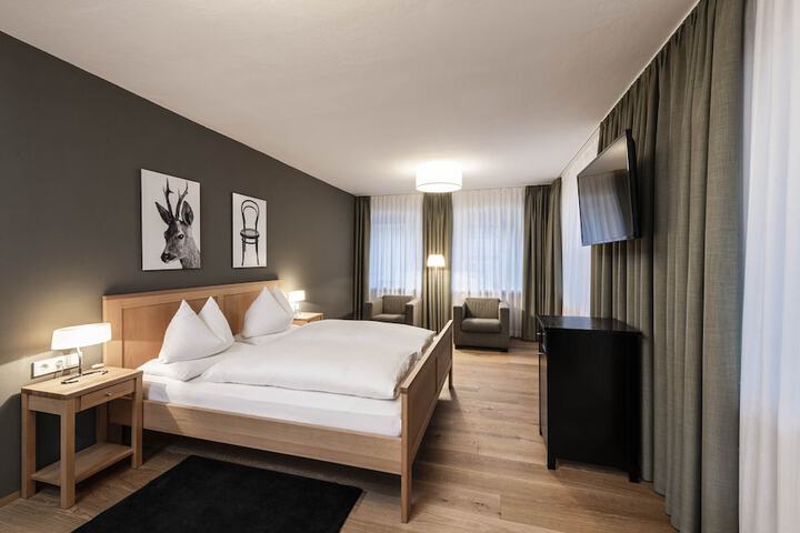 Room 28 of 121